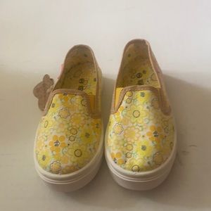 Oomphies slip in shoes